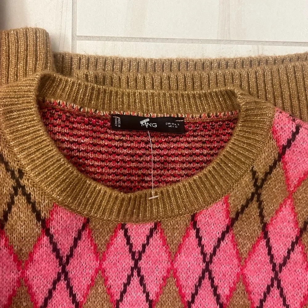 Beautiful Pink/Camel/Black Argyle Sweater